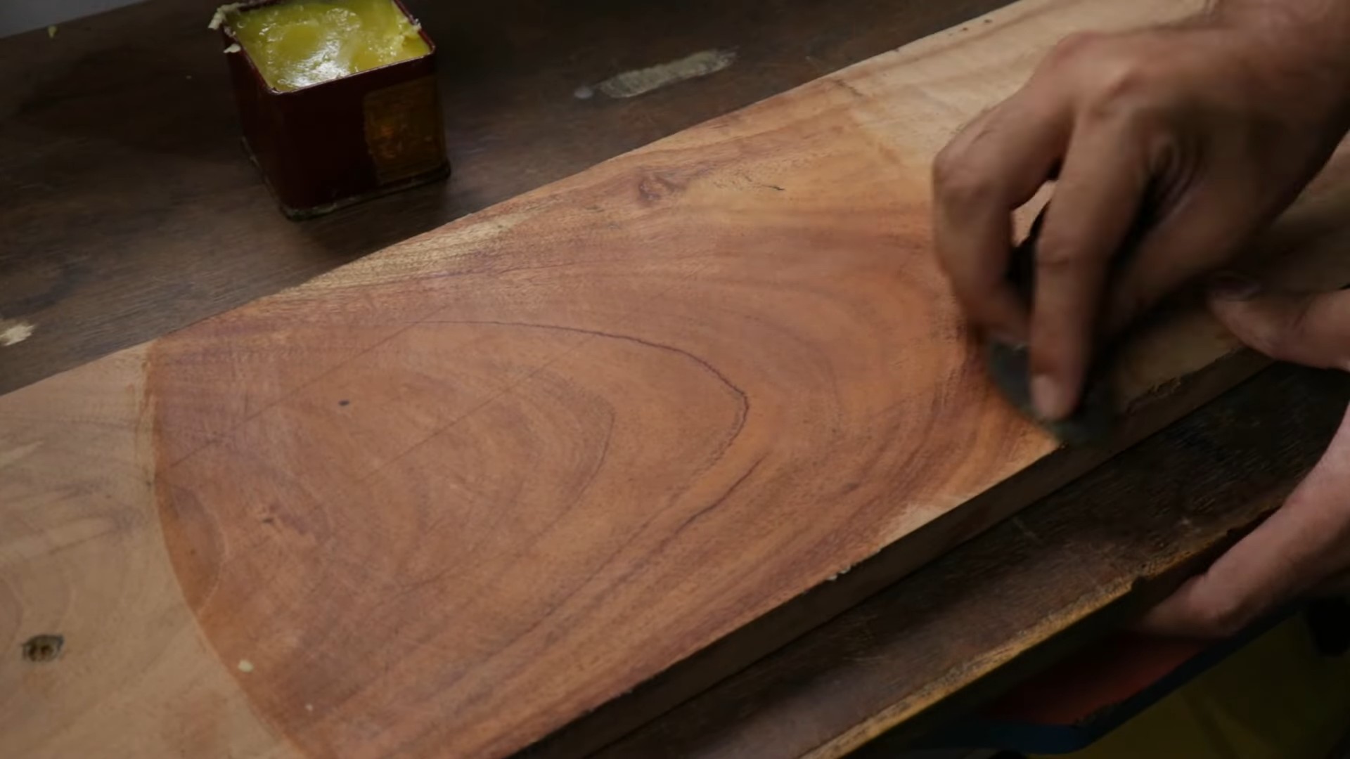 DIY Möbelpolitur selber machen