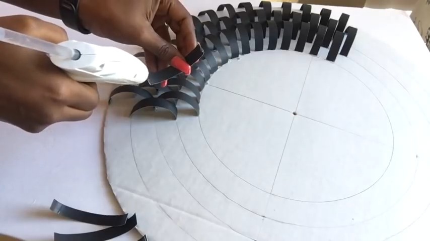 DIY Wandspiegel mit Metallrahmen