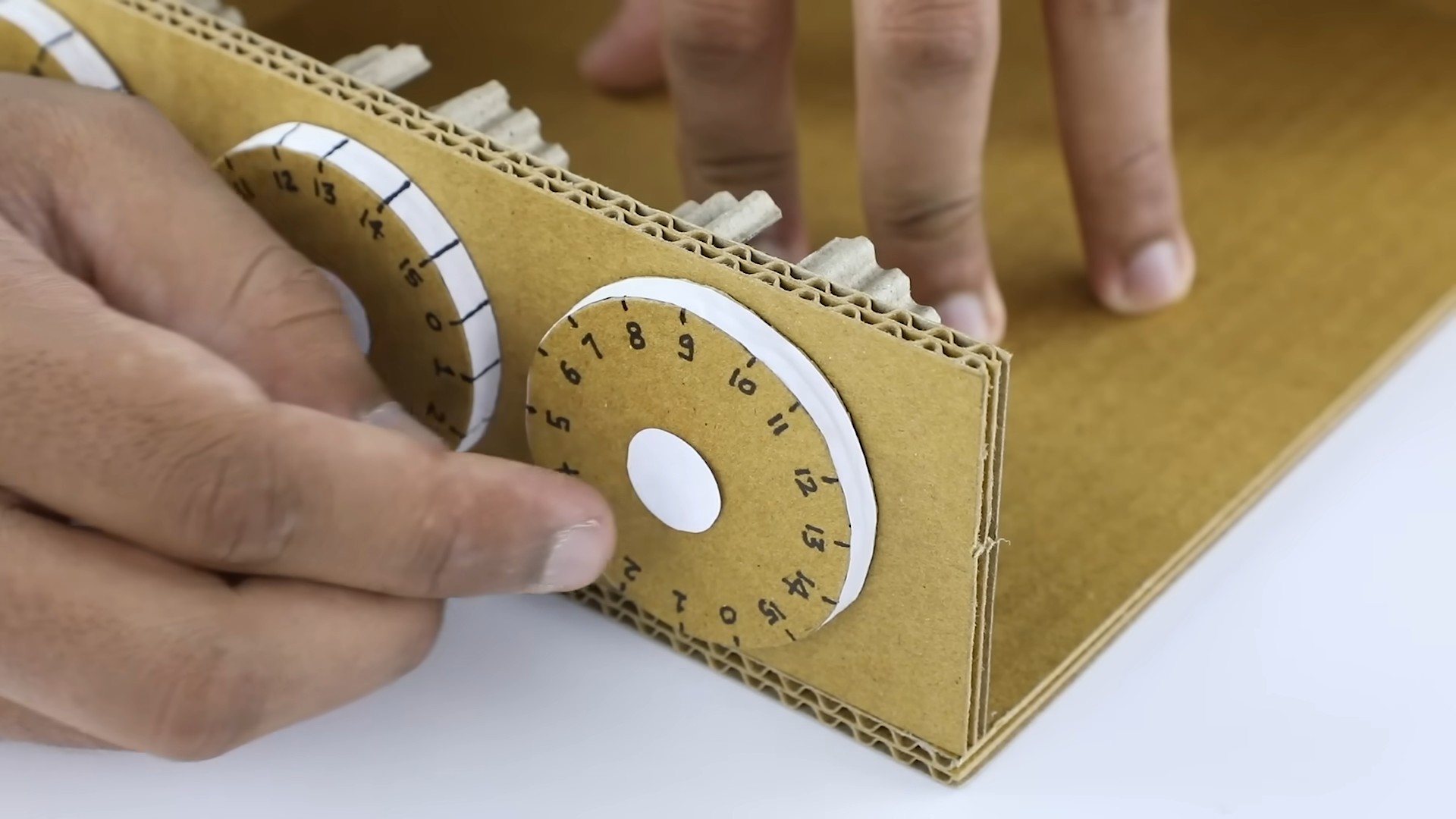 DIY Karton Safe bauen